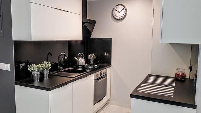 Co je kitchenette a jak se liší od kuchyně?